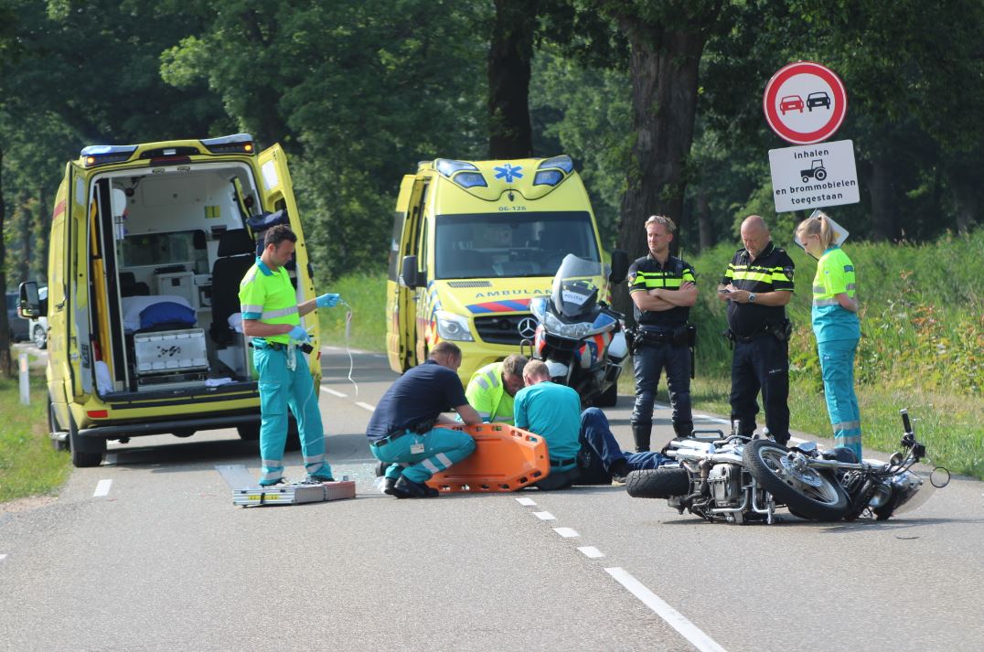 Motorrijder Zwaargewond Na Botsing Met Auto - Omroep Gelderland