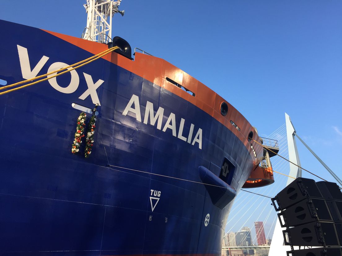 Koningin Máxima doopt baggerschip Vox Amalia in Rotterdam