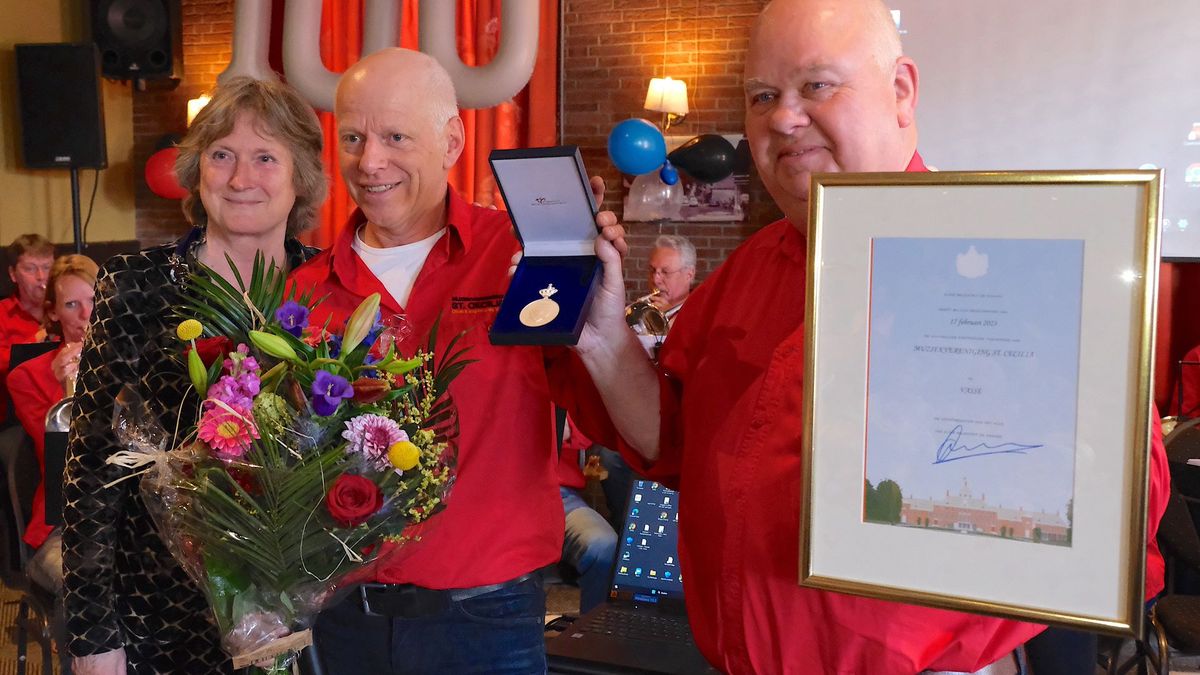 Muziekvereniging Sint Cecilia uit Vasse ontvangt Koninklijke Erepenning