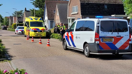 Fietsster naar ziekenhuis na botsing in Assen. Fietsster naar ziekenhuis na botsing in Assen.
