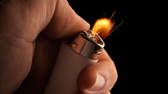 Waarom werd brand gesticht bij een woning terwijl een gezin lag te slapen? Home