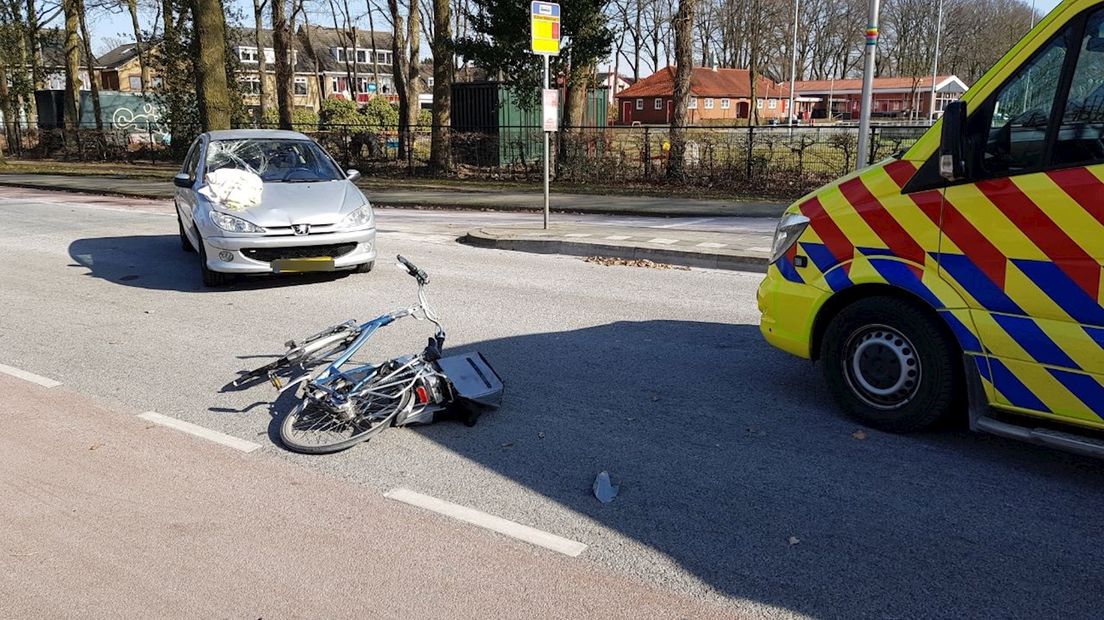 Aanrijding tussen fietsster en auto in Enschede