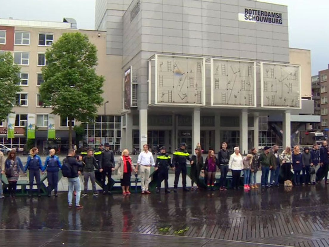 Protest tegen de mishandeling op het Schouwburgplein