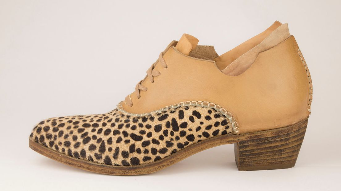 Deze schoenen hebben als titel Boys Are Back in Town, Speyers noemt zijn schoeisel naar bekende liedjes.