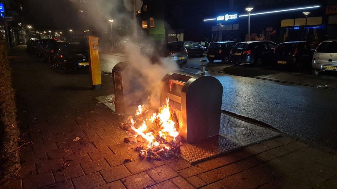 Brandje gesticht bij container aan de Klomp