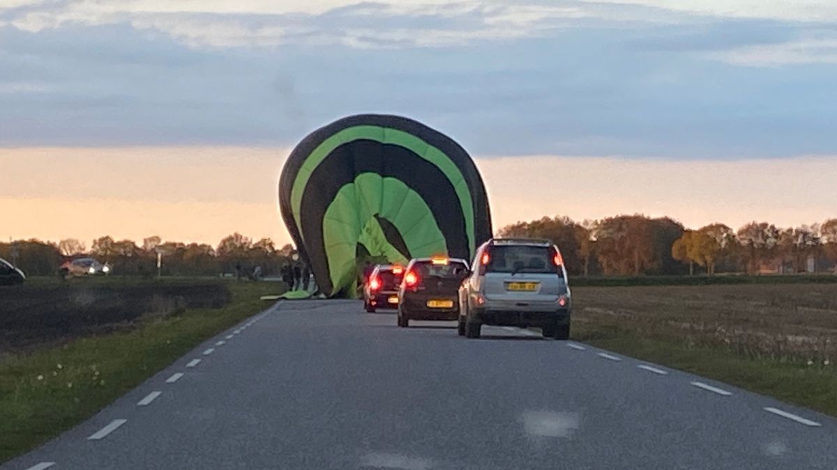 Luchtballon zorgt voor file door landing op weg in Westerbork