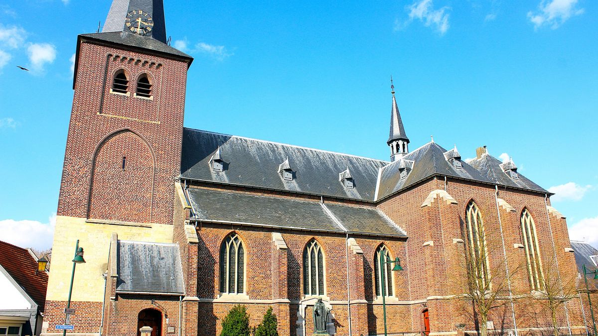 Petruskerk Roggel onder restauratie