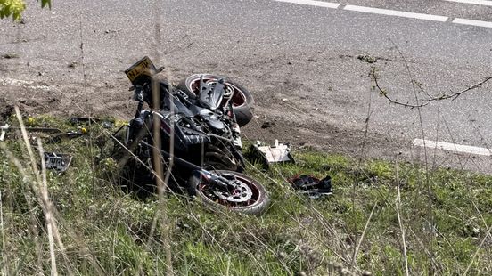 Motorrijder gewond bij eenzijdig ongeval in Weert. Motorrijder gewond bij eenzijdig ongeval in Weert.