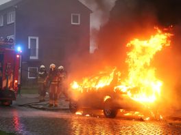 112 Nieuws: Auto uitgebrand in Hengelo | Frontale botsing in Nijverdal