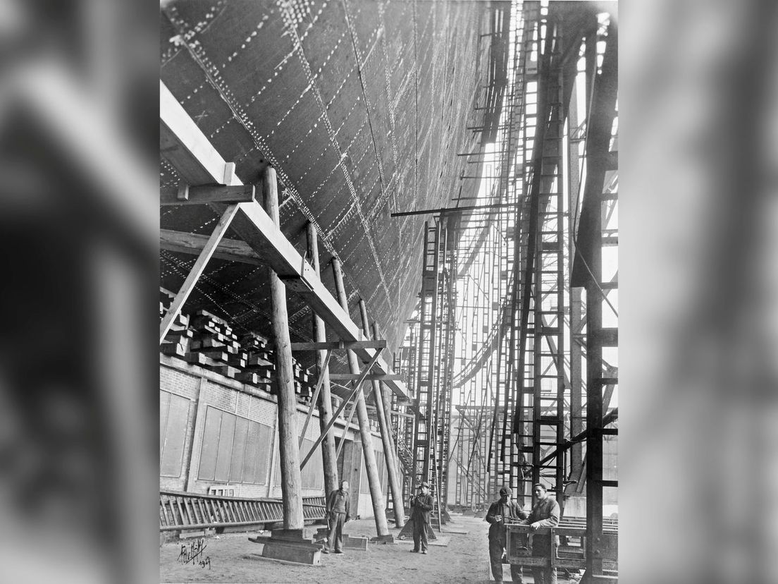 De bouw van passagiersschip Nieuw Amsterdam bij de RDM in 1937