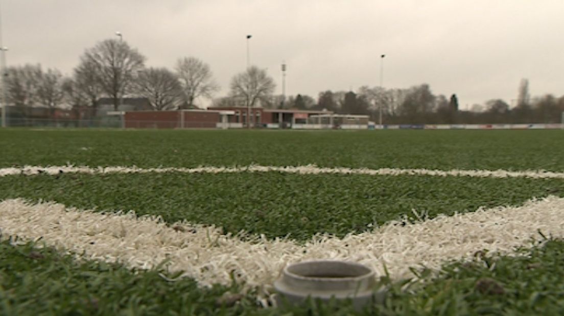 De voetbalclubs DIO uit Druten en SCD uit Deest zijn door de gemeente Druten verrast met een veel hogere belastingaanslag.Hun accomodaties zijn opnieuw getaxeerd en vooral door de aanwezigheid van kunstgrasvelden is de WOZ-waarde veel hoger uitgevallen.