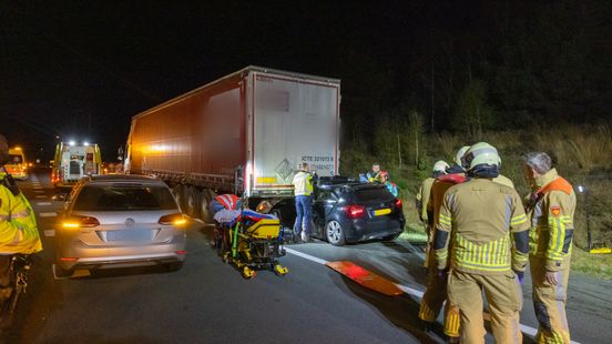 Automobilist zwaargewond na ongeluk bij Soesterberg. Automobilist zwaargewond na ongeluk bij Soesterberg.