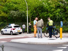 112 Nieuws: Fietser klapt achterop lesauto in Deventer