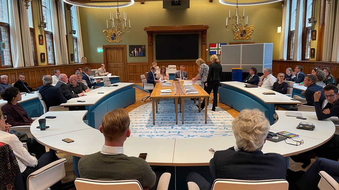 De stemmen van de Statenleden voor de verkiezingen van de Eerste Kamer worden geteld