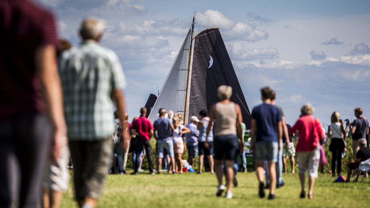 Dit zijn de beste plekken om het skûtsjesilen te kijken