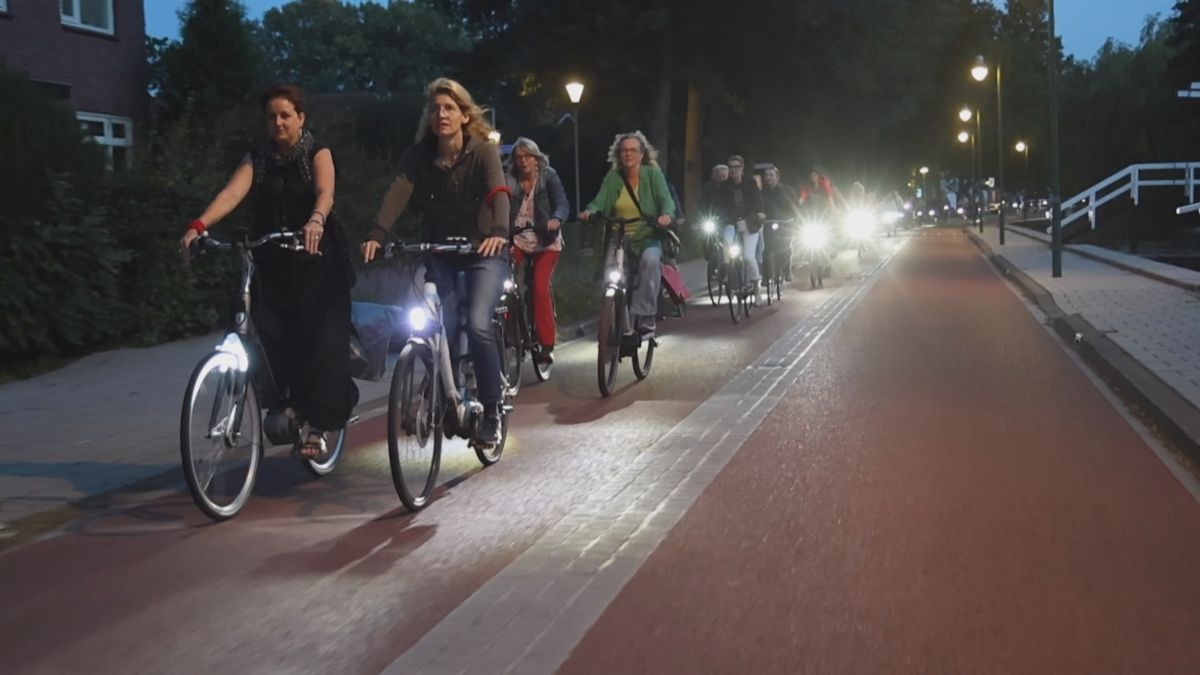 Fietstocht in donker als protestactie na moord op 17-jarige Lisa