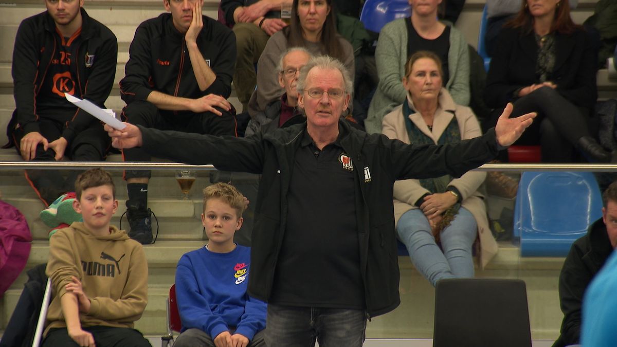 Arco Goedkoop, rondtrekkend korfbaldier én boswachter, laat Swift en Oostkapelle bijna achter zich