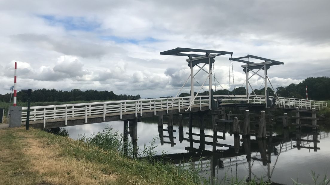 Renovatie van de oude ophaalbrug bij Marsdijk kan voor zes ton en is een half miljoen goedkoper dan een nieuwe brug(Rechten: archief RTV Drenthe)