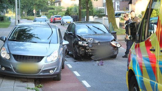 Krantenbezorgster gewond bij ongeval. Krantenbezorgster gewond bij ongeval.