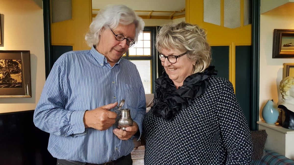 Oma's mosterdpotje blijkt 16.000 euro waard