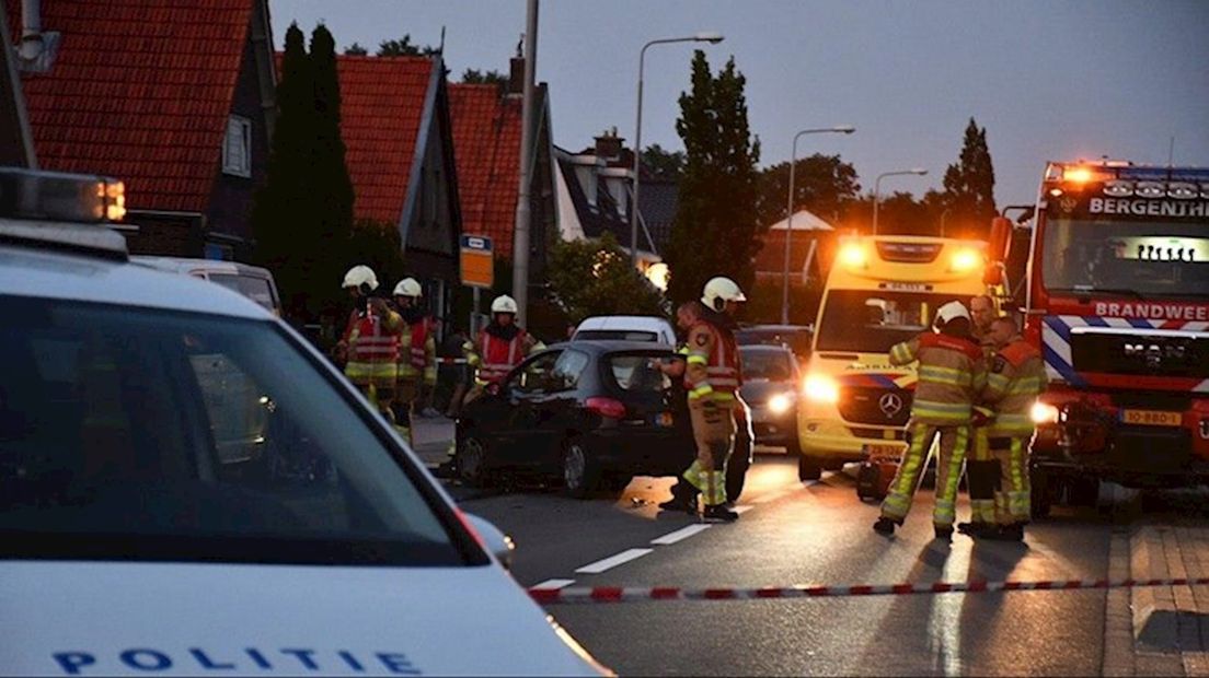 Inzittenden van auto namen de benen na aanrijding met motor in Kloosterhaar