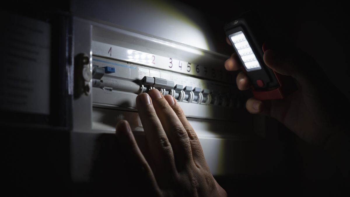 Stroomstoring treft dorpen in Súdwest-Fryslân | Ongeluk op de A32 bij Heerenveen
