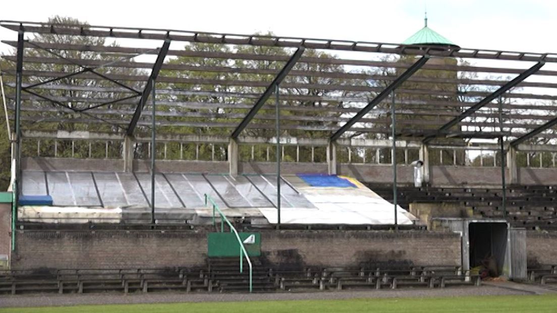 Al bijna een kwart eeuw wordt gesproken over een nieuwe invulling voor stadion de Wageningse Berg. De profvoetbalclub van Wageningen ging in 1992 failliet. Sindsdien ligt het stadioncomplex er verlaten bij.