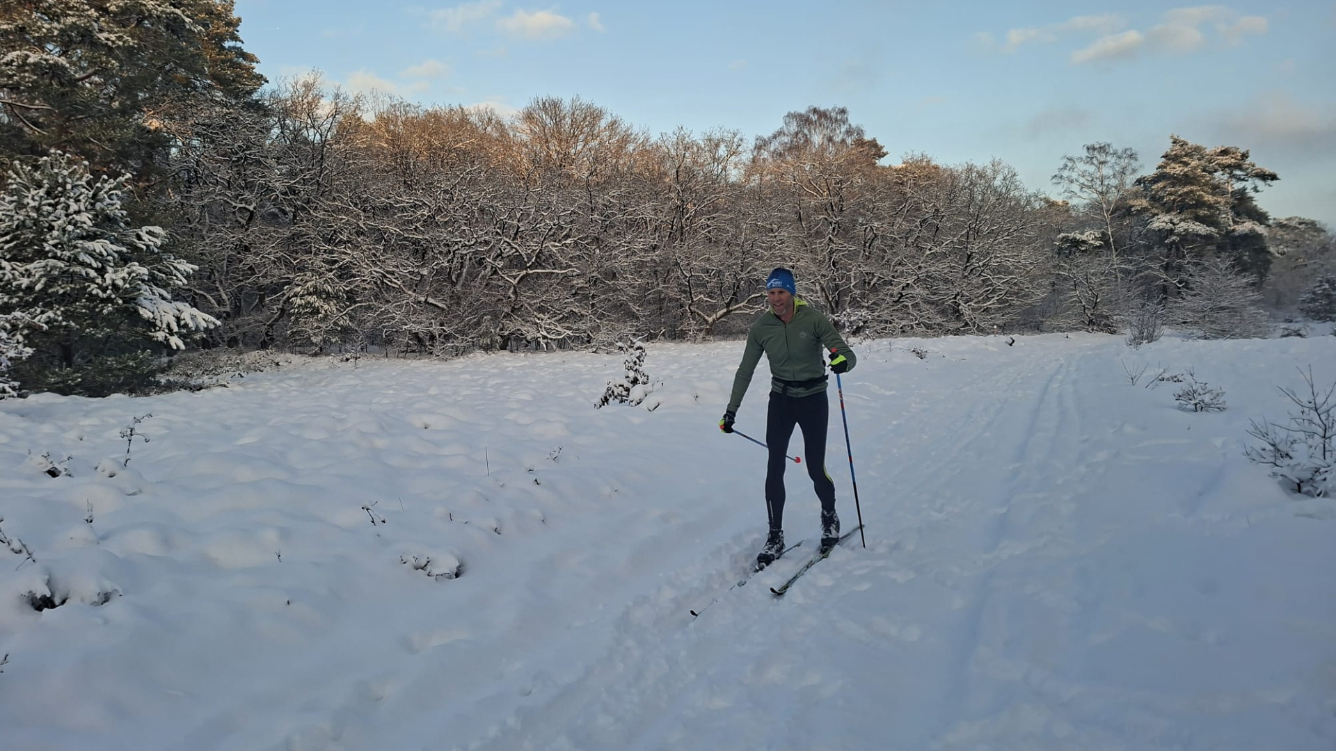 Van skiën in de stad tot langlaufen in de natuur: wintersportliefhebbers genieten van de sneeuw