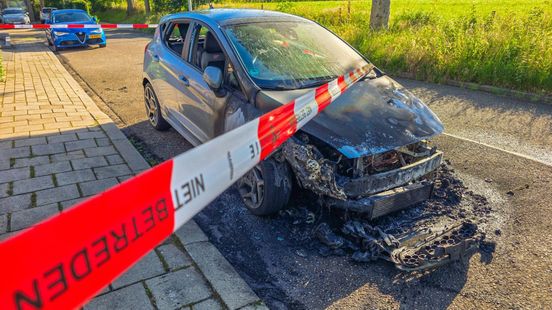 Pas gekochte auto gaat in vlammen op: 'Dader staat op beeld'