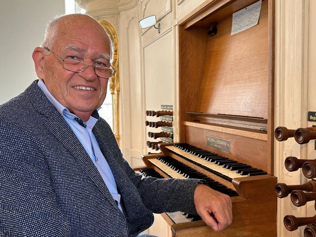 Organist Henk Kamphuis (82) neemt afscheid van zijn 'tweede thuis', het orgel van de Grote Kerk in Almelo