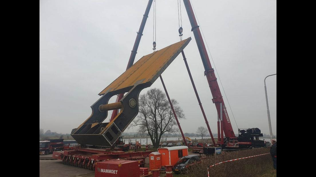 Dertig meter hoge constructie vaart straks over de IJssel