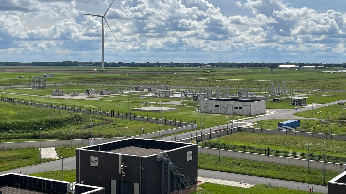 Het ondergrondse mengstation met de N33 op de achtergrond