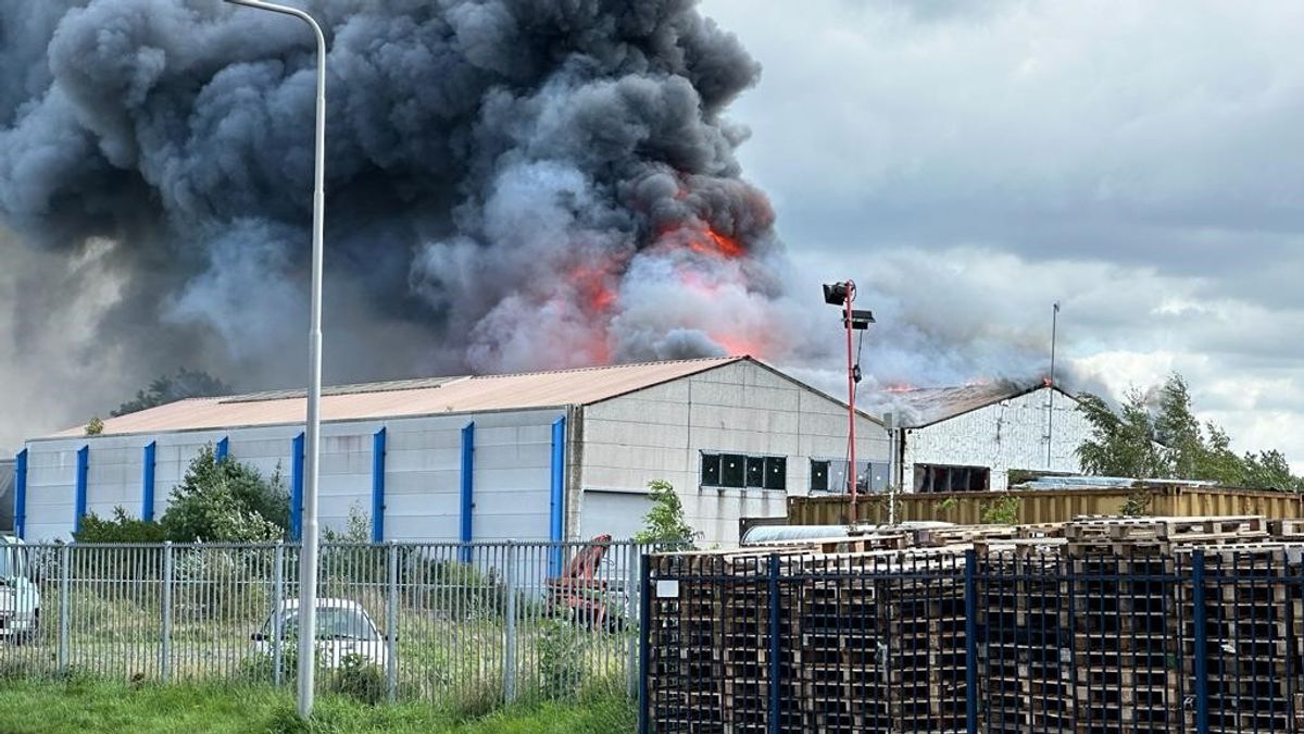 Grote brand in loods Eygelshoven onder controle
