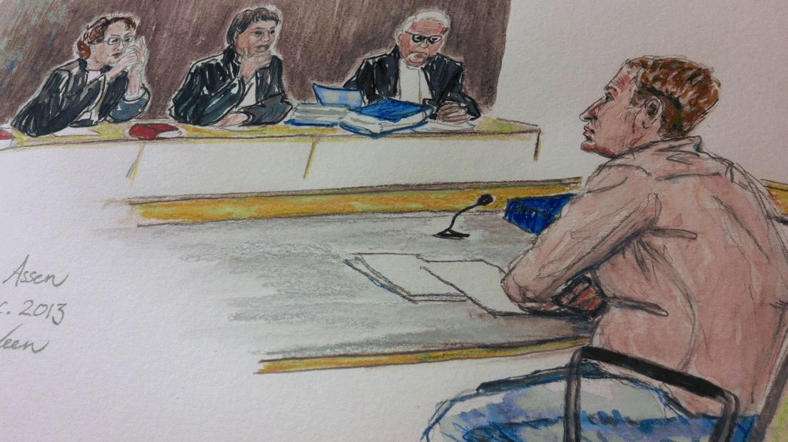 De verdachte tijdens de behandeling van de rechtszaak in 2013 (tekening: Annet Zuurveen)