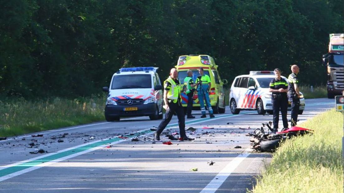 Motorrijder overleden na aanrijding Odoorn (Rechten: Van Oost Media)