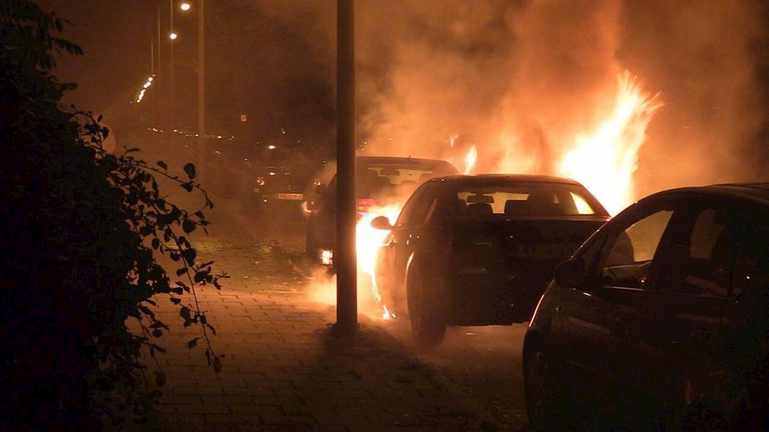 Twee autobranden in Oldenzaal, mogelijk brandstichting