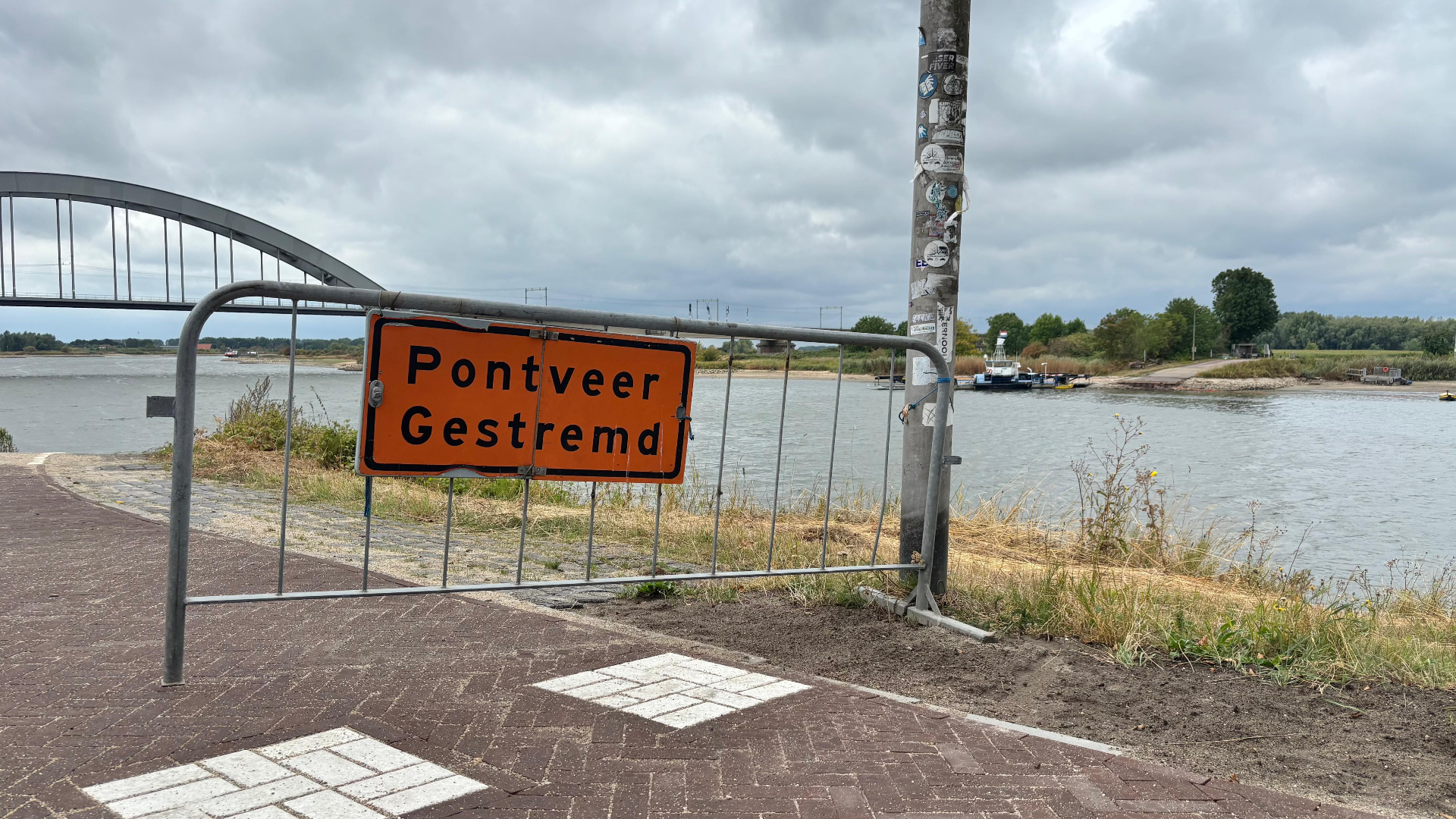Hoelang blijven veerponten nog uit de vaart? De regen helpt vooralsnog nauwelijks