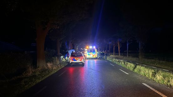 Automobilist gewond na ongeluk in Emmer-Compascuum. Automobilist gewond na ongeluk in Emmer-Compascuum.