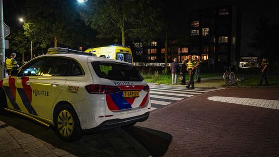Fietser raakt gewond nadat hij door auto wordt geschept