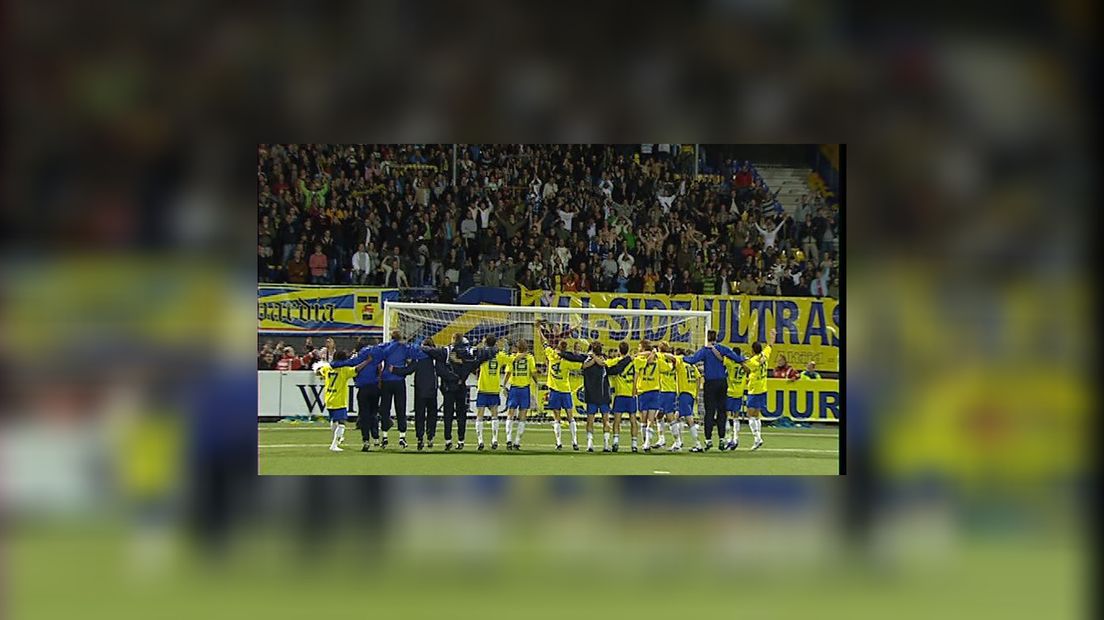 De Cambuur-spilers betankje de supporters nei ôfrin fan de wedstryd.