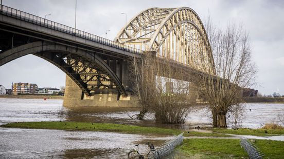 Waalbrug 90 jaar: icoon vol geschiedenis snakt naar een verfbeurt