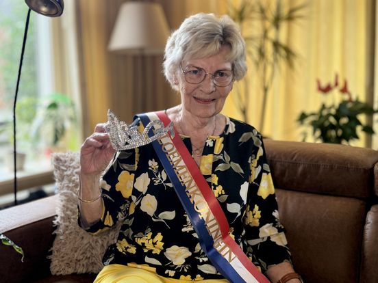 Rita (81) was de eerste bloemenkoningin van Eelde: ‘Hier ontmoette ik mijn prins'