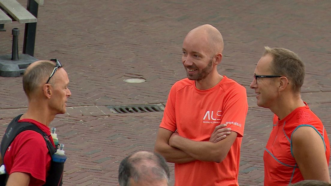 Nicky loopt emotionele Kustmarathon voor vader
