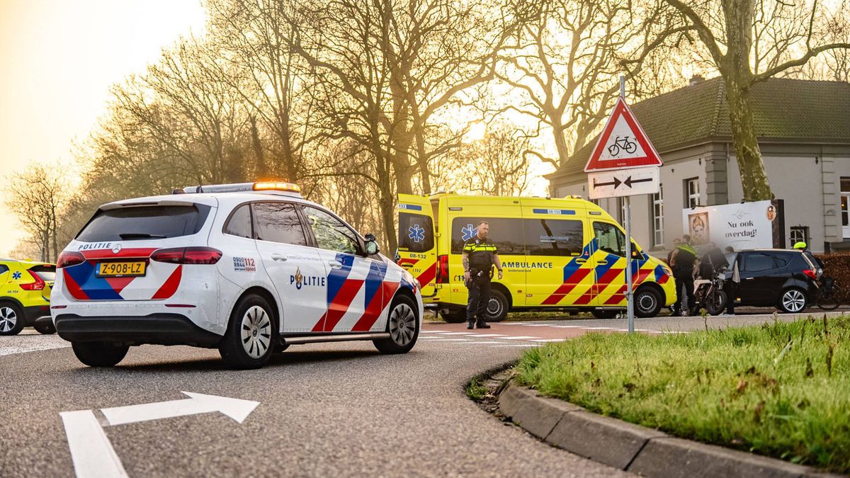 Bosbrand in Nijmegen • auto tegen boomfietser