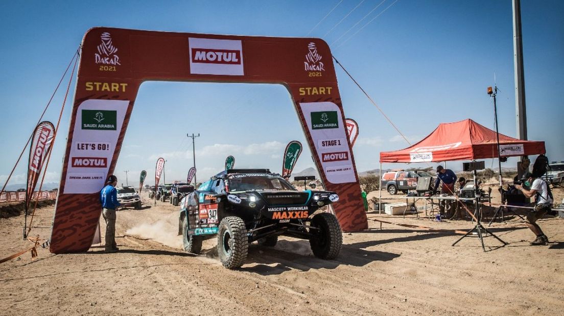 Tim en Tom Coronel bij startpunt eerste etappe