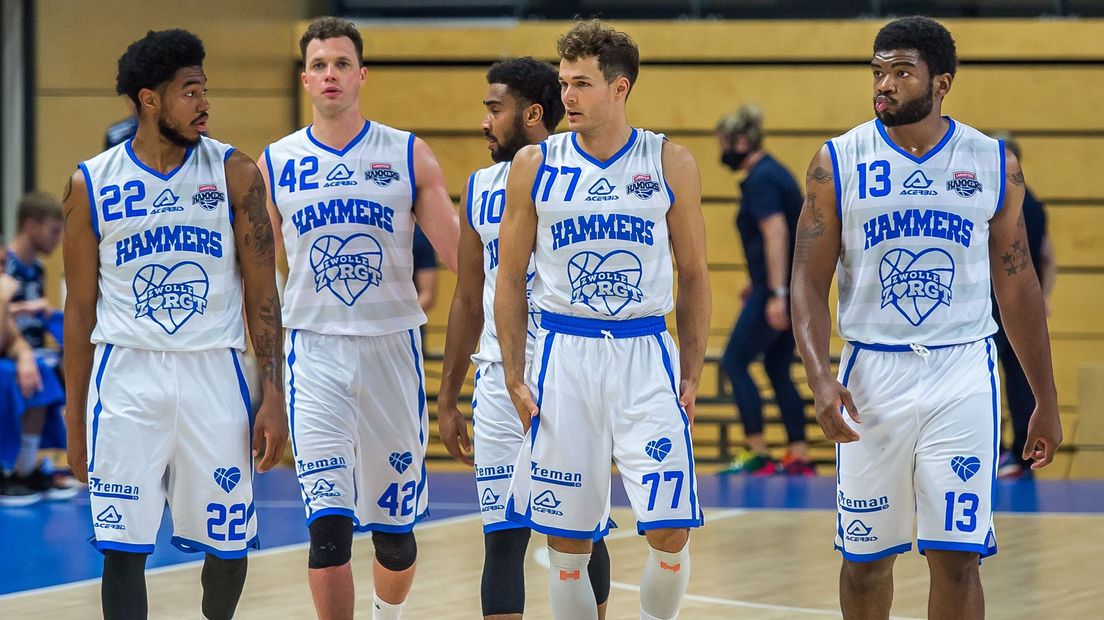 "Zwolle Zorgt" prijkt op de shirts van Landstede Hammers