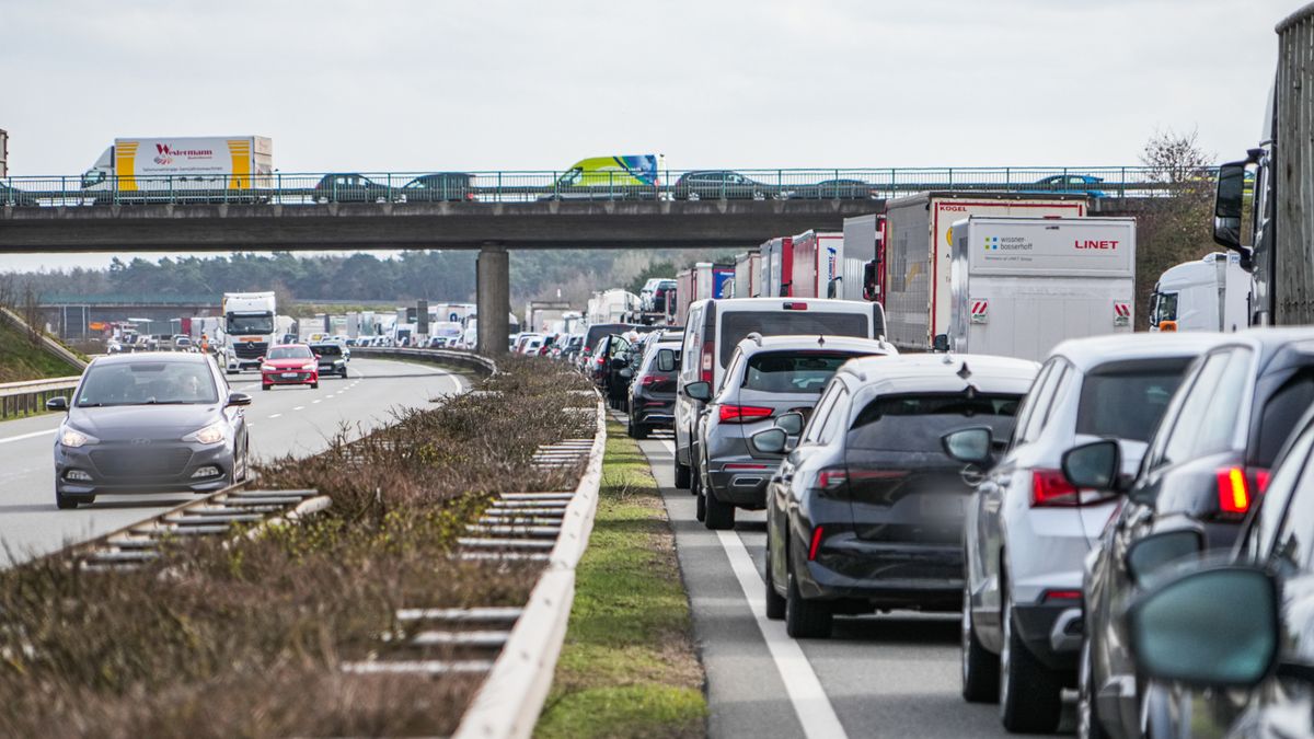112 Nieuws: Ongeluk op N36 en auto op de kop in de sloot langs N35