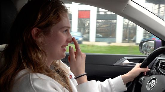 Jongeren mijden auto door rijangst: 'Je schrikt je soms rot'