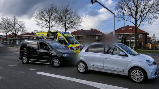 Gewonde bij aanrijding met drie auto's in Enschede Home