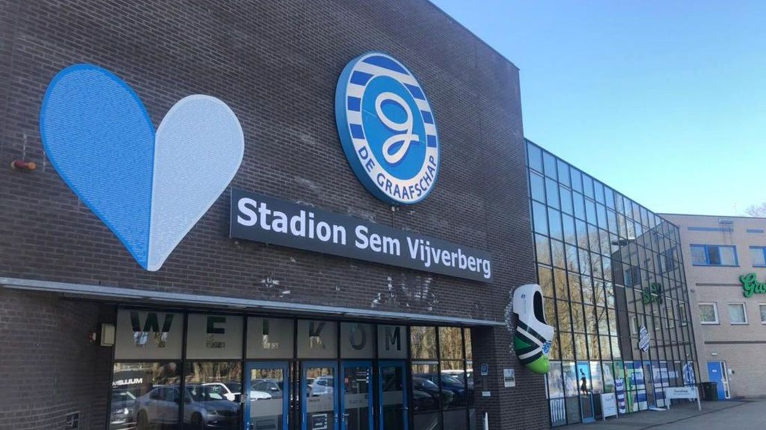 De Graafschap is vrijdag begonnen met de aankleding van het 'Stadion Sem Vijverberg'.